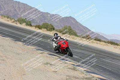 media/Dec-01-2025-Moto Forza (Mon) [[2daa91e15f]]/3-Beginner Group/Session 4 (Turn 10 Inside)/